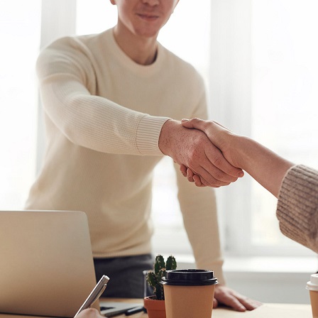 evaluation-collaborateurs-laptop-cabinet-recrutement-assessment