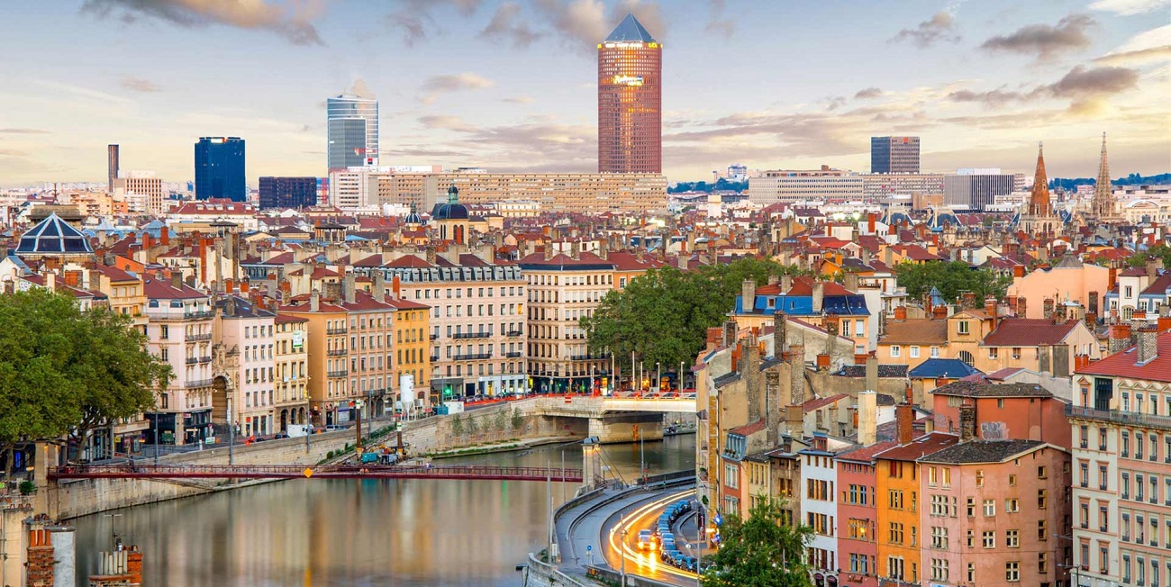 lyon-auvergne-rhone-alpes-cabinet-recrutement-assessment-double-regard-region-rhone-alpes-auvergne